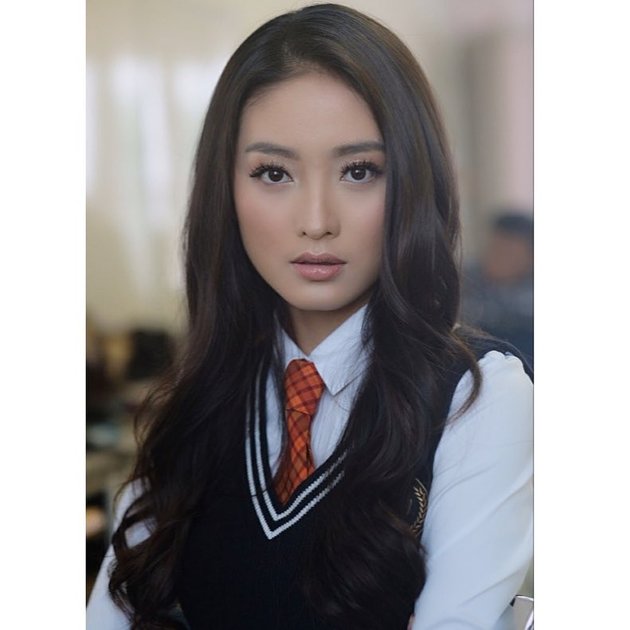 Confused to Enter the Ranks of the Most Beautiful Women in the World, 8 Portraits of Natasha Wilona When Wearing High School Uniform - Still Worthy of Being a Student