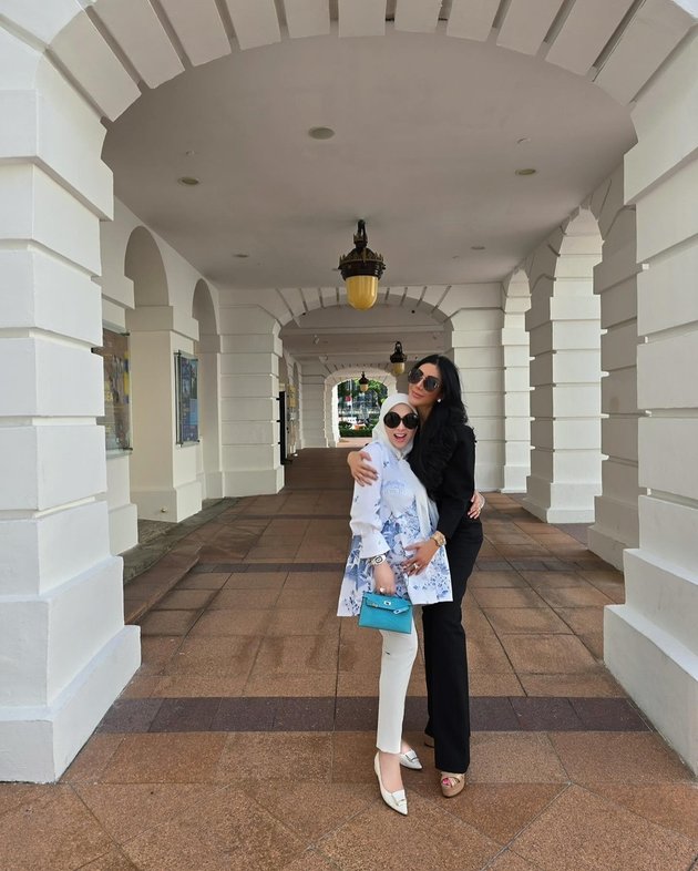 Previously Reported Cracked, Portrait of Syahrini and Junita Liesar who are Still Close Friends Until Now