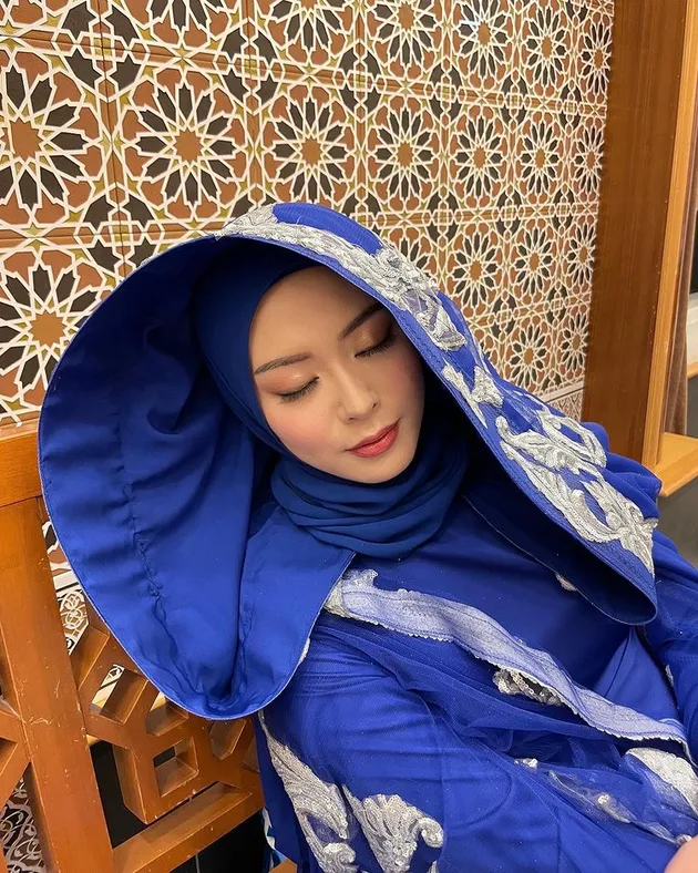 Ayana Moon Lepas Hijab