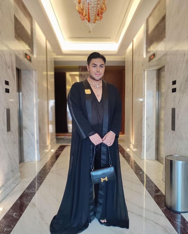 Once Praised for Being More Macho, Here are 8 Photos of Ivan Gunawan Who Refuses to be Prayed for Guidance - Called Feminine After Wearing Motherly Robes