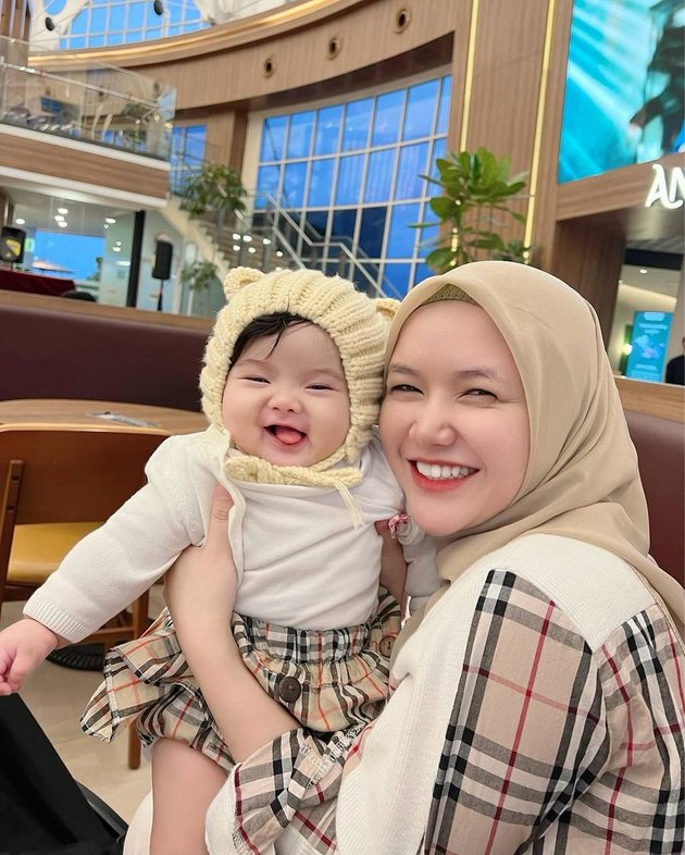 Previously Harassed Her Face, Portrait of Baby Noor Izzah Daughter of Fikoh LIDA and Fomal who is Very Beautiful and Has Chubby Cheeks