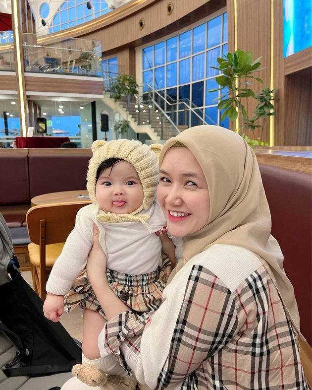 Previously Harassed Her Face, Portrait of Baby Noor Izzah Daughter of Fikoh LIDA and Fomal who is Very Beautiful and Has Chubby Cheeks
