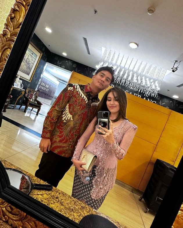 Once Overwhelmed by Guilt After Failed Wedding, Boy William's Photos Often Show Intimacy with Ayu Ting Ting - Introduced to His Family