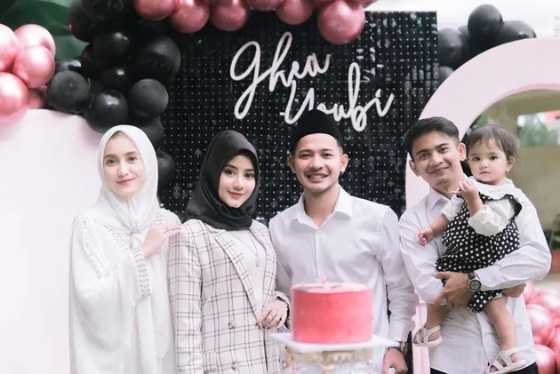 Potret Ghea Youbi dalam busana tertutup.