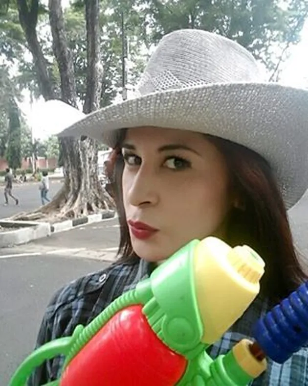 monica oemardi, angling dharma