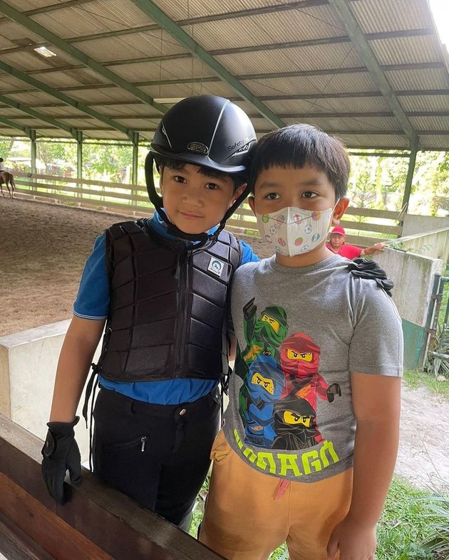 Rafathar Returns to Horseback Riding - Looking Handsome and Captivating Netizens