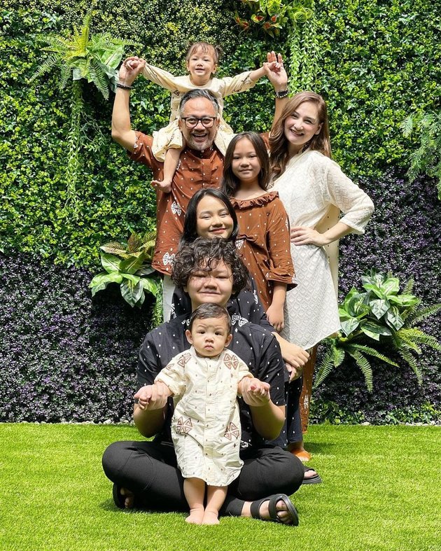 Moments of Closeness between Mima, Mona Ratuliu's Daughter, and Her Family - Surrounded by Loved Ones
