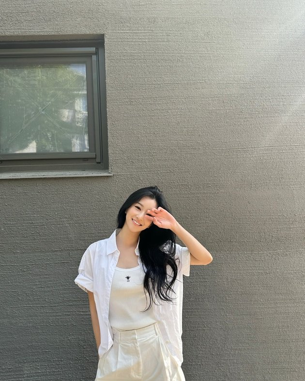 Seo Ye Ji Shows Off Her Visuals in Her New Instagram