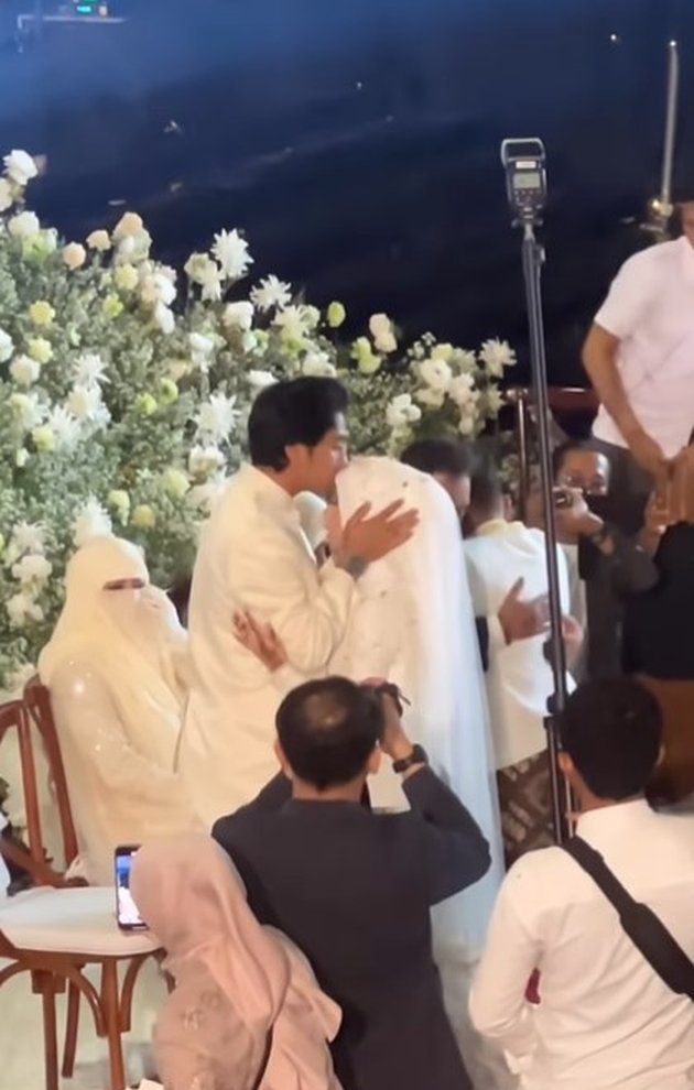 Make Netizens Cry, 10 Photos of the Closeness of Abidzar Al Ghifari and Adiba Khanza at the Wedding - Revealing Memories When Uje Passed Away