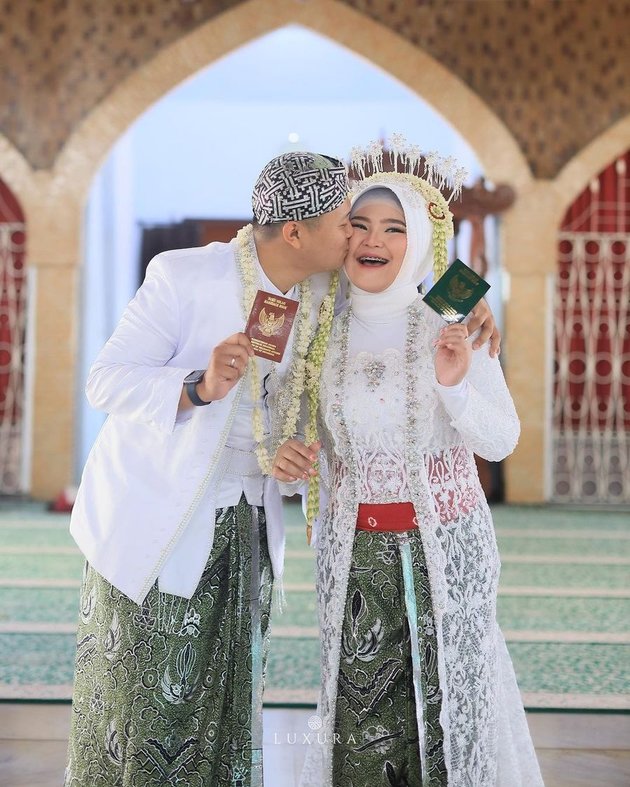 Once Involved in a Feud, Dewi Perssik Attends Rosa Meldianti's Wedding - Already Reconciled and Touched to be Able to Escort to Halal