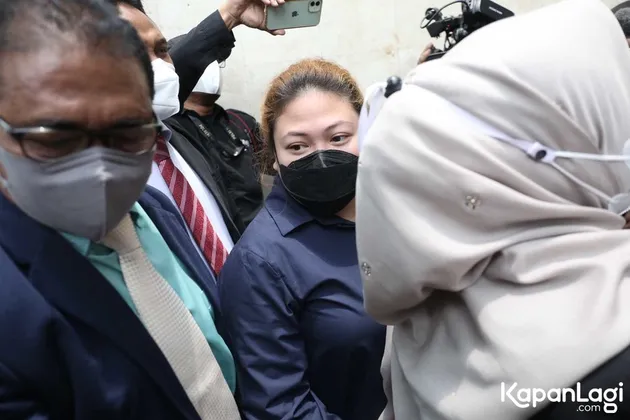 Olivia Nathania anak Nia Daniaty diperiksa