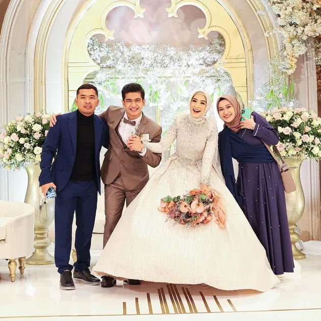 Potret mesra Ria Ricis dan teuku Ryan.