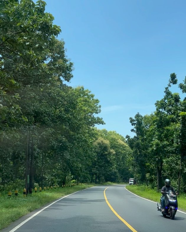 Happy and Joyful, Take a Look at 16 Fun Photos of Iqbaal Ramadhan's Roadtrip with Beloved Manager - Driving 11 Hours without a Driver from Jakarta to Bali and Back