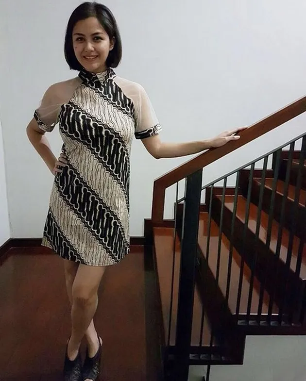 SEPERTI DIAN SASTRO REVALINA  TEMAT  CANTIK DENGAN RAMBUT  