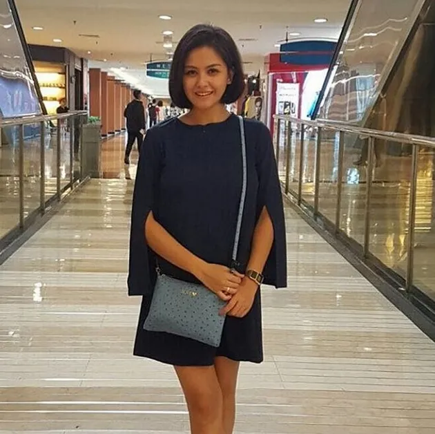 Seperti Dian Sastro, Revalina Temat Cantik Dengan Rambut ...