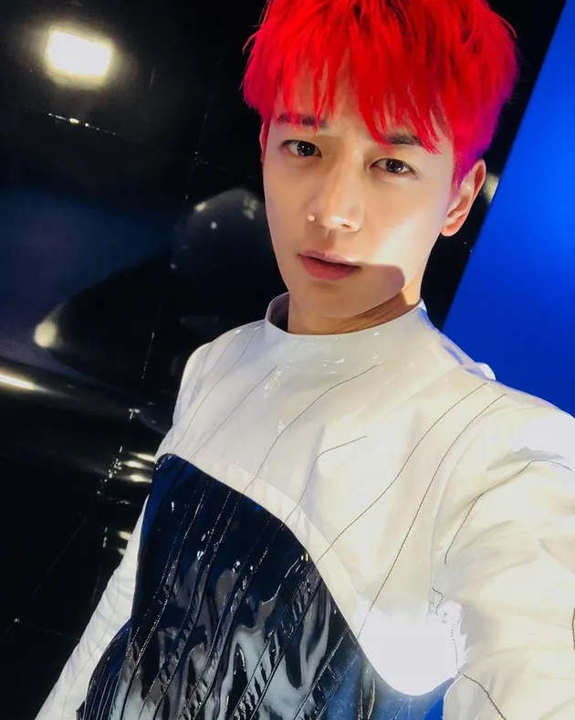 Foto Minho SHINee Berambut Merah