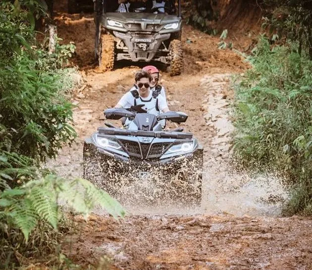 Dinda Hauw dan Rey Mbayang Kencan Naik ATV