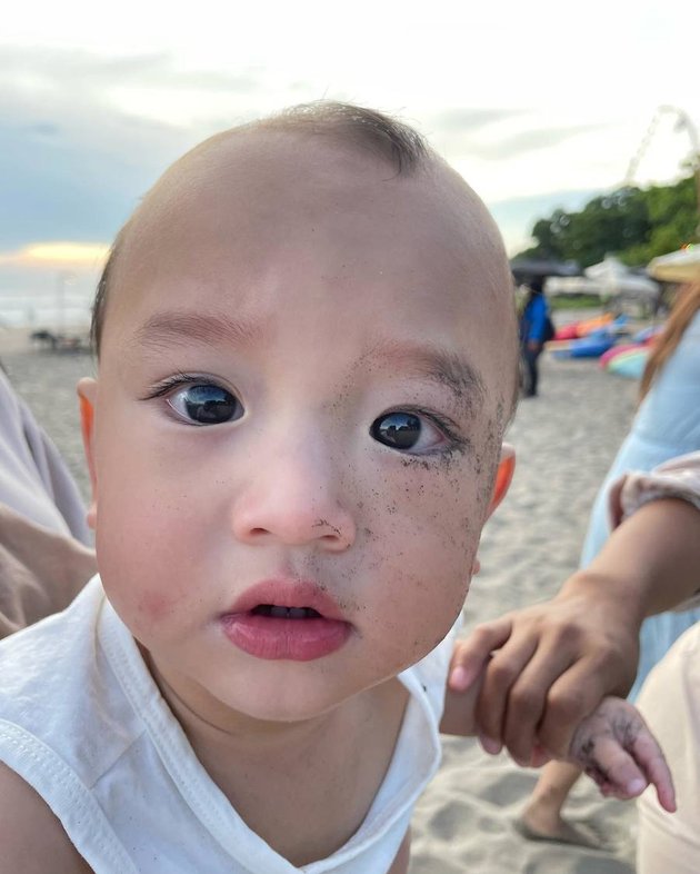 Often Said to Resemble the Character from the Movie 'THE BOSS BABY', 8 Portraits of Anzel Maverick, the Son of Audi Marissa and Anthony Xie, Getting Handsome Like His Father