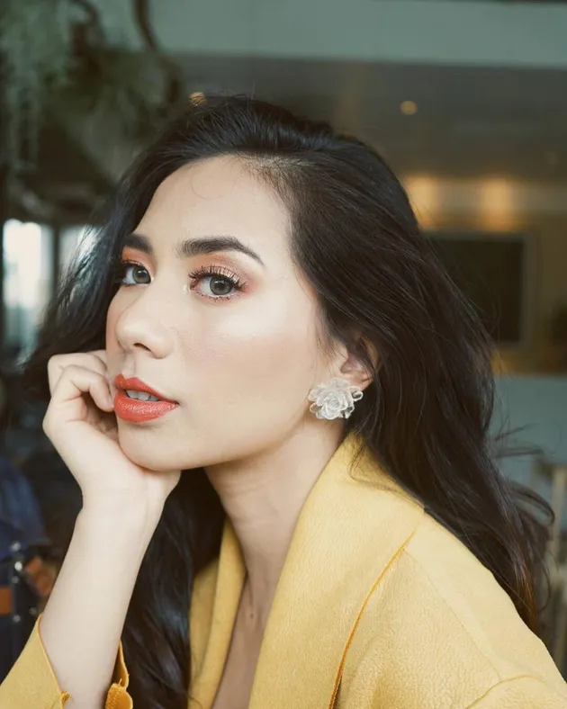 Eksplorasi make up Abel Cantika