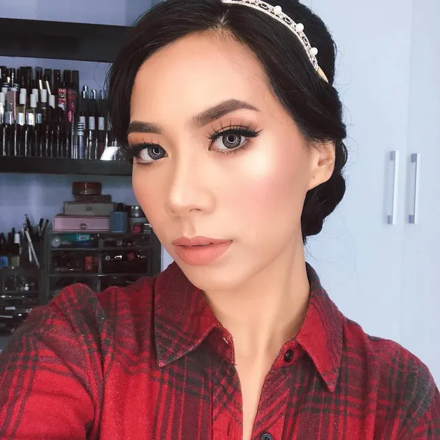 Eksplorasi make up Abel Cantika