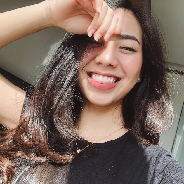 Eksplorasi make up Abel Cantika