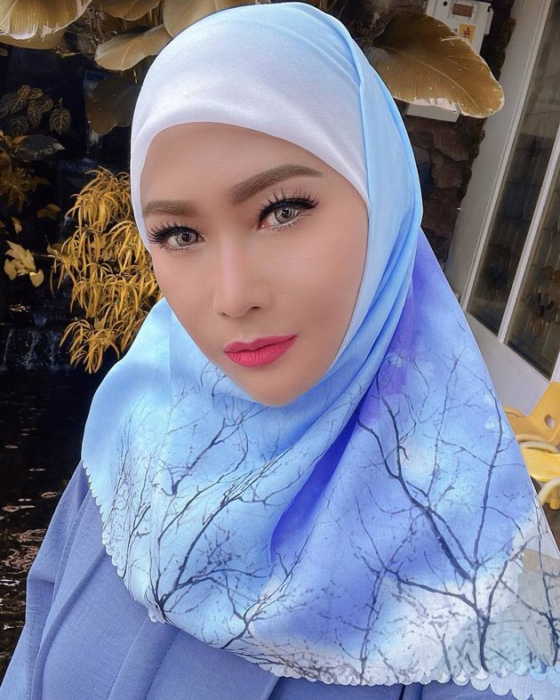 Often Appears Using Colorful Wigs, Here are 7 Beautiful Portraits of Inul Daratista Wearing Hijab - Her Charm Soothes the Heart