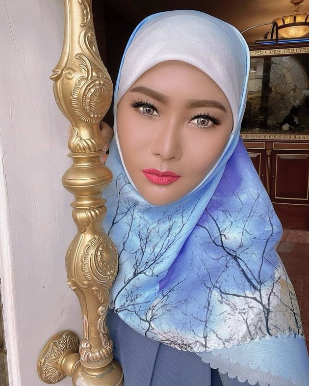 Often Appears Using Colorful Wigs, Here are 7 Beautiful Portraits of Inul Daratista Wearing Hijab - Her Charm Soothes the Heart