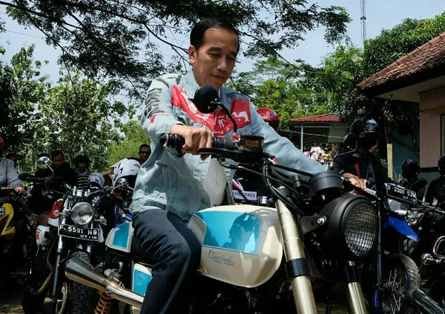 jokowi naik motor gede