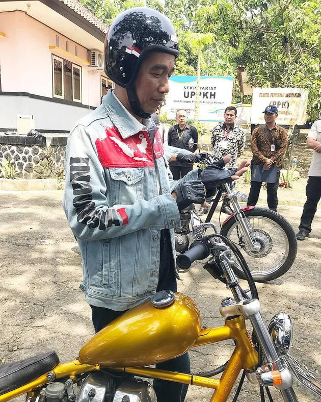 jokowi naik motor gede
