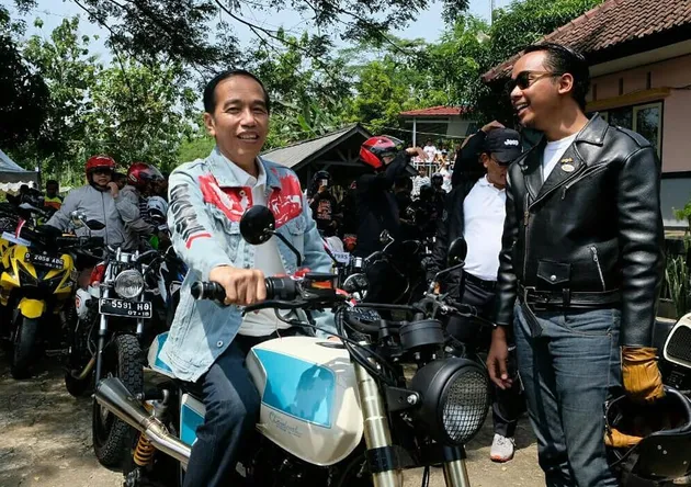 jokowi naik motor gede