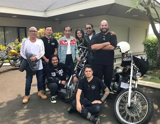 jokowi naik motor gede