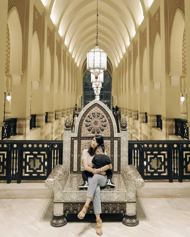 Liburan Ryan Delon - Shareena