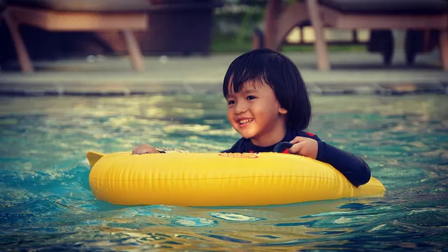 Liburan Ernest Prakasa