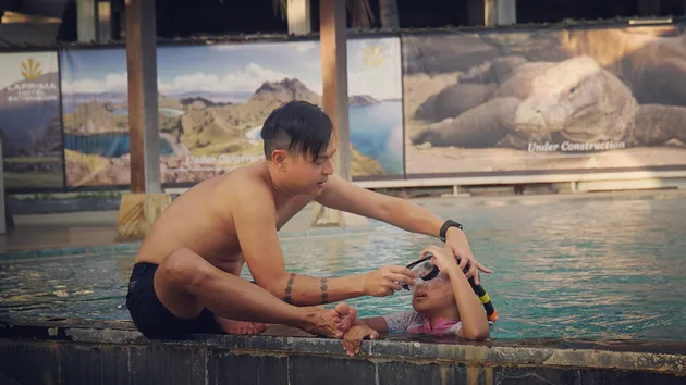 Liburan Ernest Prakasa