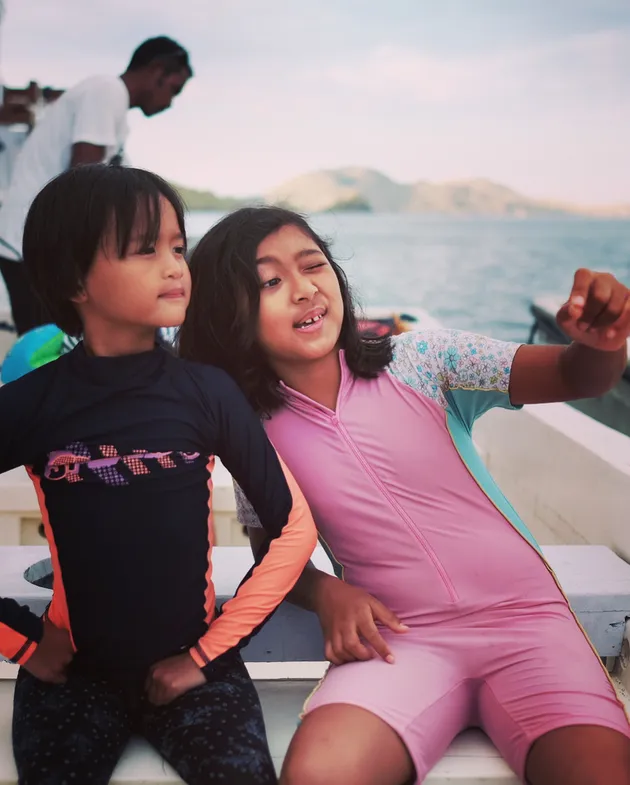 Liburan Ernest Prakasa