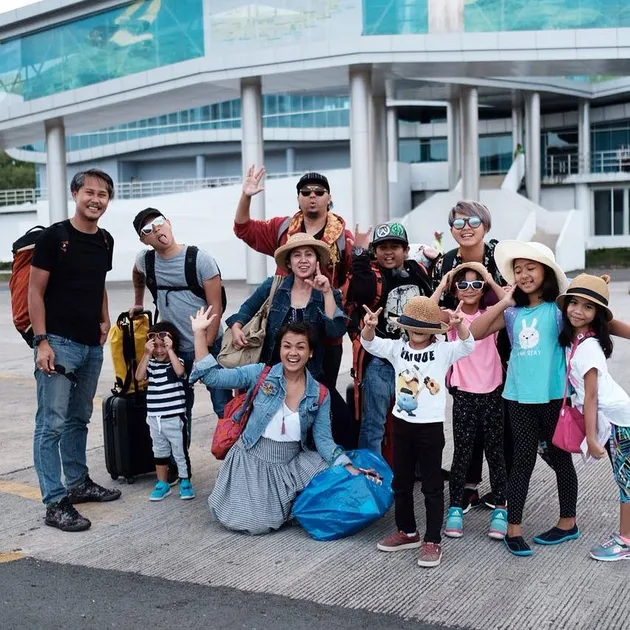 Liburan Ernest Prakasa