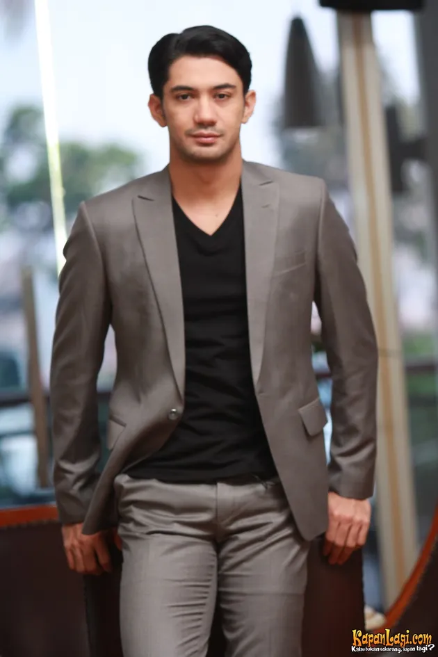 Reza Rahadian dan Adinia Wirasti