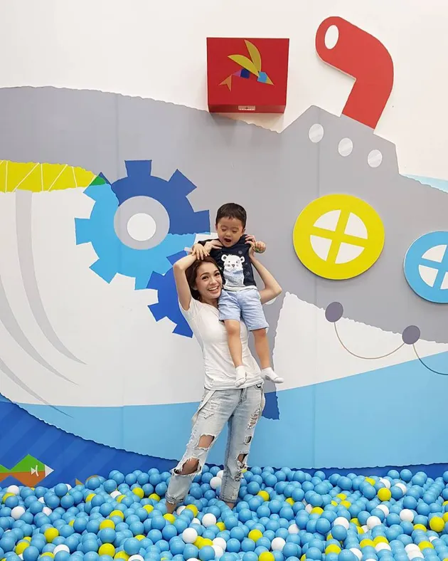 Sarwendah Hangout Bareng Maya Septha