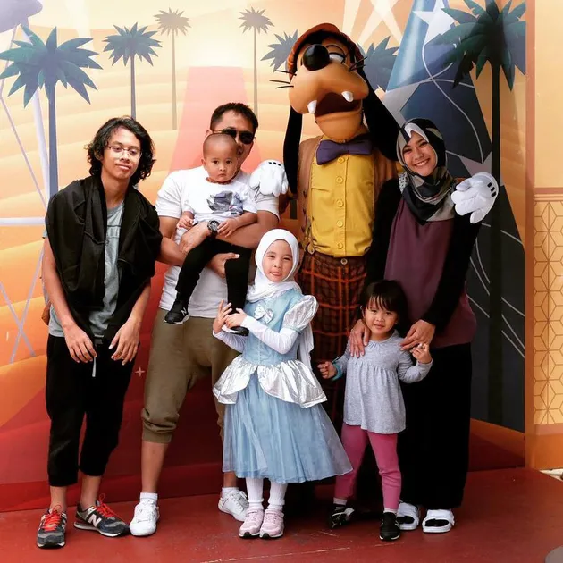 Disneyland Paris Hanung Bramantyo