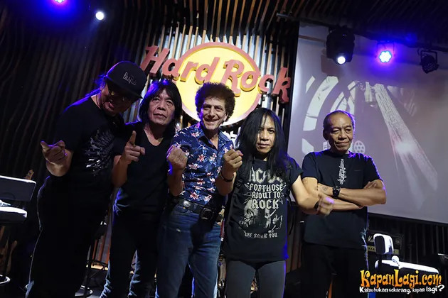 Ahmad Albar God Bless