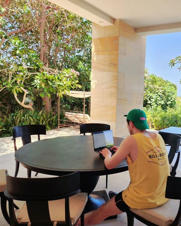 After Following Tyas Mirasih's IG, Son Suk Ku Shares Relaxing Photos at Bali Villa