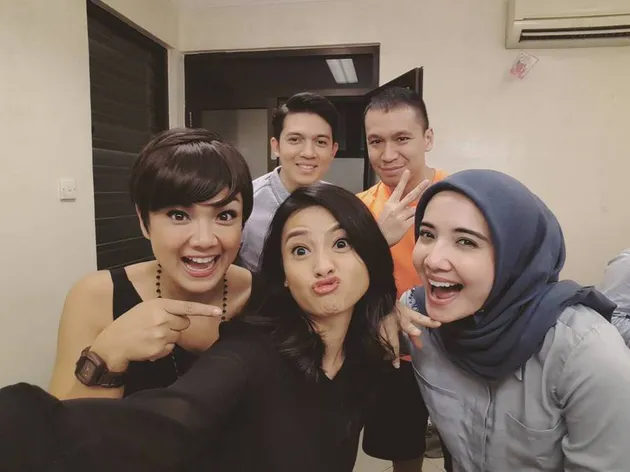 Setelah Foto Bareng Acha, Irwansyah Balik Mesra ke Zaskia ...