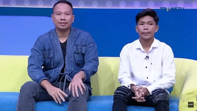 After 16 Years Apart, Here's a Photo of Vicky Prasetyo and His Child Reuniting - So Touching That It Brings Tears to the Eyes