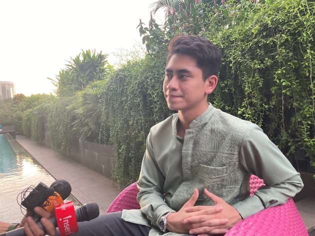 Staying Loyal to His Mother, 7 Photos of Athalla Naufal at Venna Melinda and Ferry Irawan's Religious Gathering - United in Green Uniforms