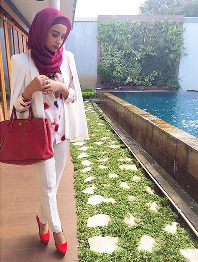 Shireen Sungkar dan Hijabnya