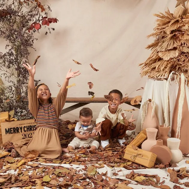 pemotretan keluarga Irfan Bachdim