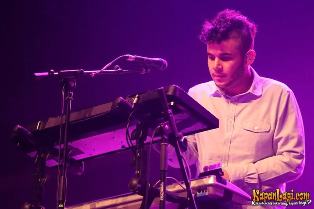 Lewat debut album self-titled mereka, Vampire Weekend akhirnya resmi terbentuk saat mereka sama-sama memasuki kampus Columbia University.