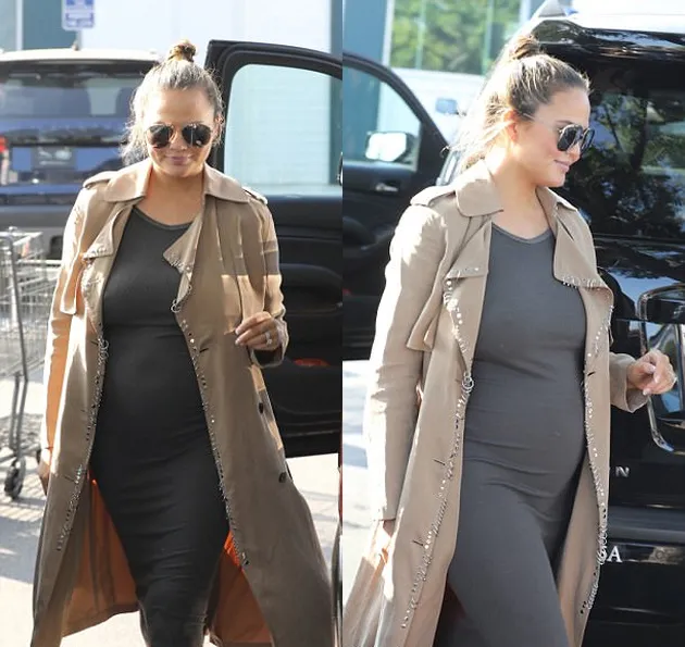 Chrissy Teigen &amp; Baby Luna