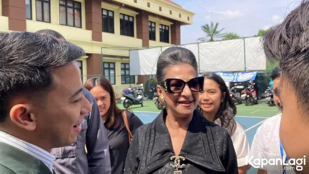 Ibu Tasya Farasya Pakai Bros Chanel