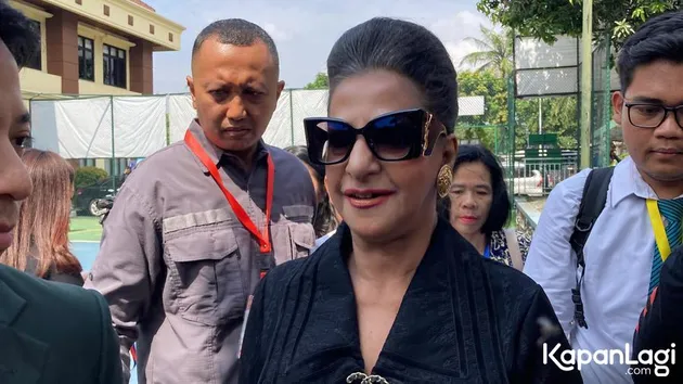 Ibu Tasya Farasya Pakai Kacamata